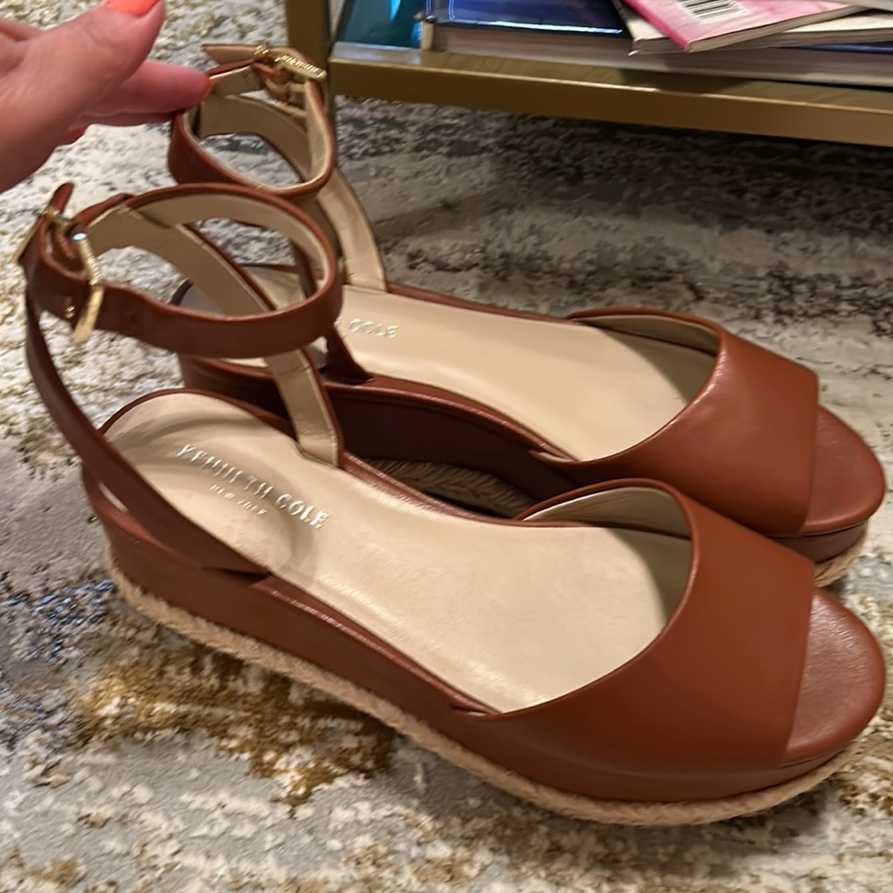 Ladies Kenneth Cole platform raffia sandals